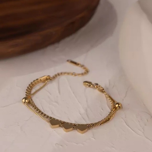 Women Charm Heart Round Pendant Bracelet - Picture 2 of 5